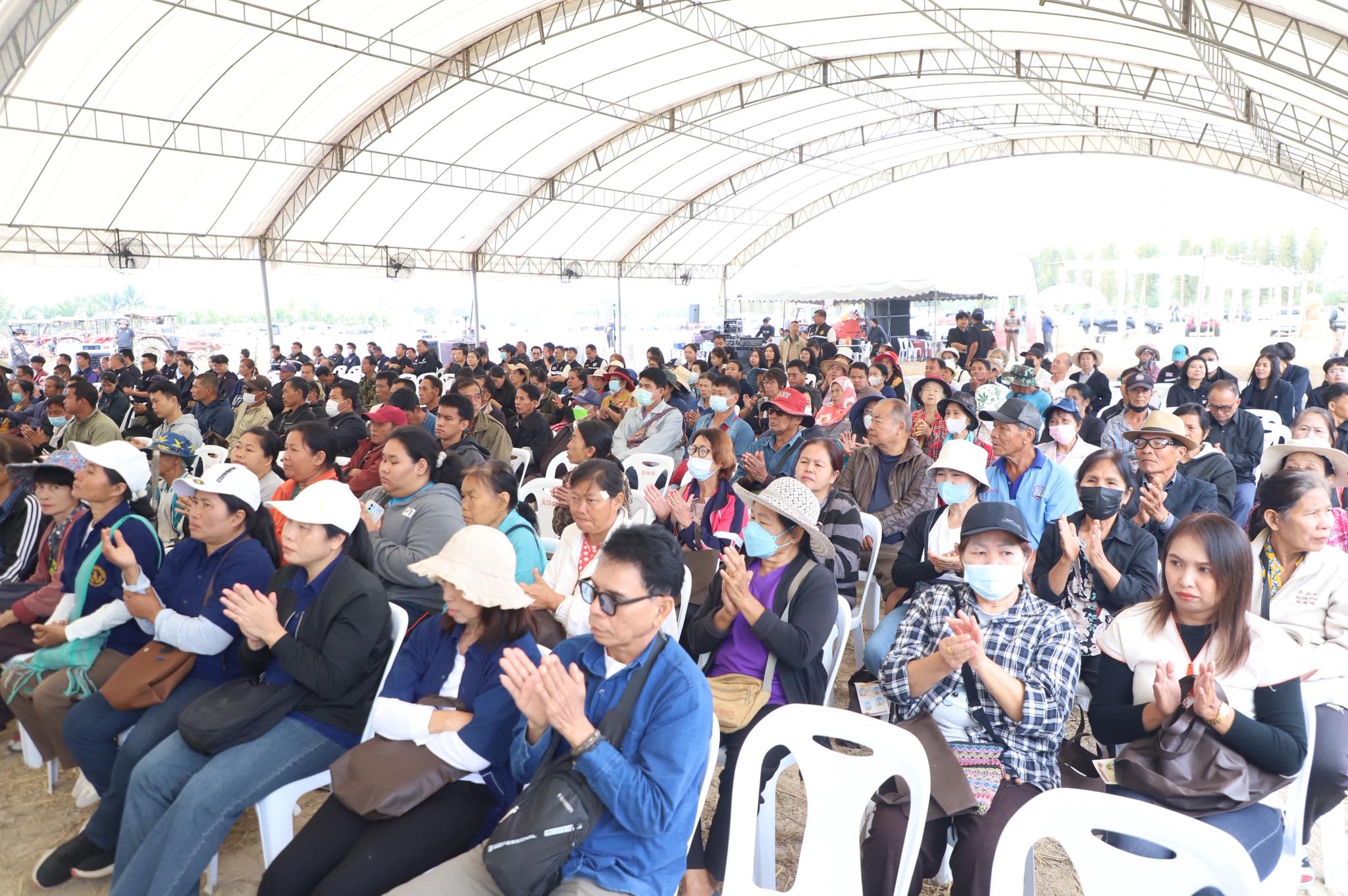 title - เลขาฯ ส.ป.ก. ร่วมงาน “ไถกลบ ตอซัง สร้างดินยั่งยืน ฟื้นสิ่งแวดล้อม”